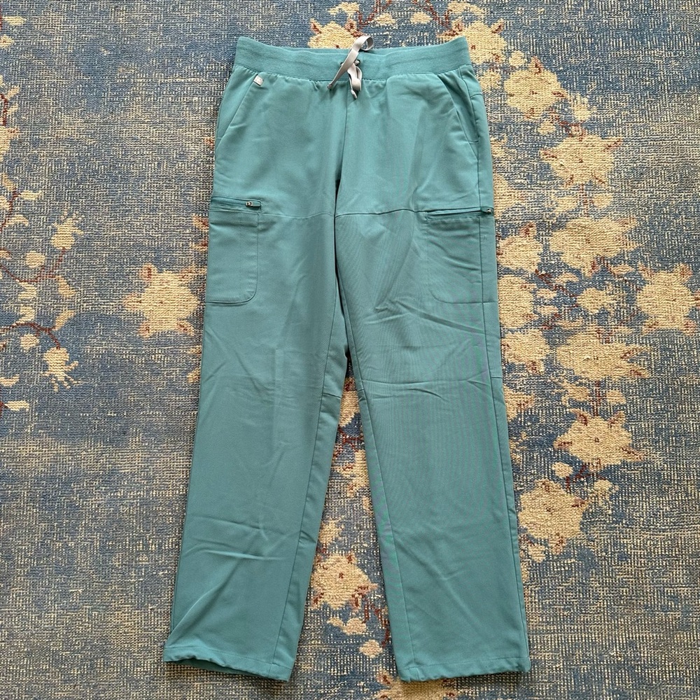 Figs Men's Aqua Cargo Pants